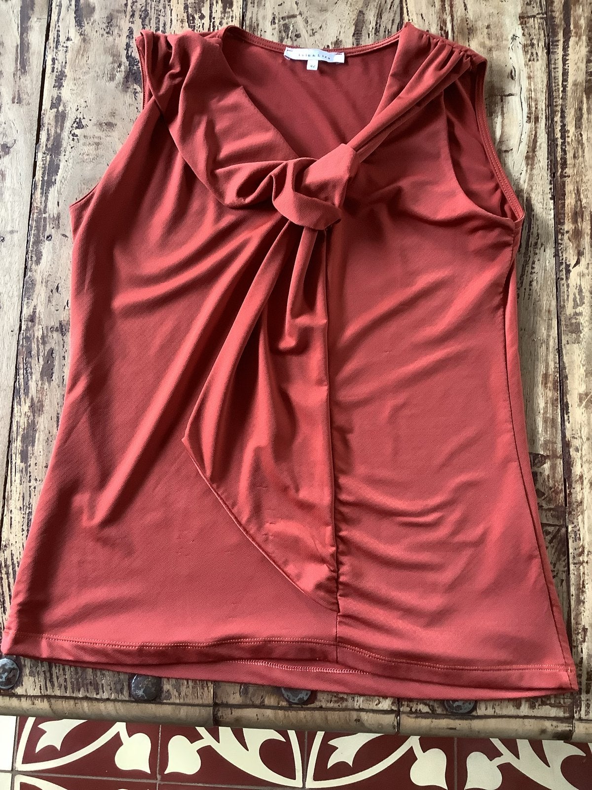 Lola & Liza Top met Knoopdetail - Maat 42, Kleding | Dames, Overige kleuren, Maat 42/44 (L), Ophalen of Verzenden, Zo goed als nieuw