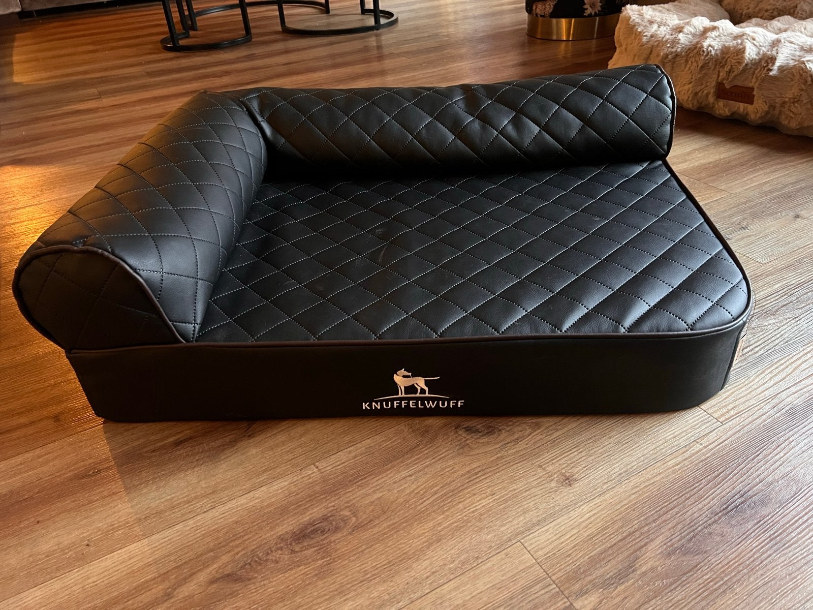 Orthopedisch honden bed van knuffelwuff, Ophalen, Zo goed als nieuw, Leer