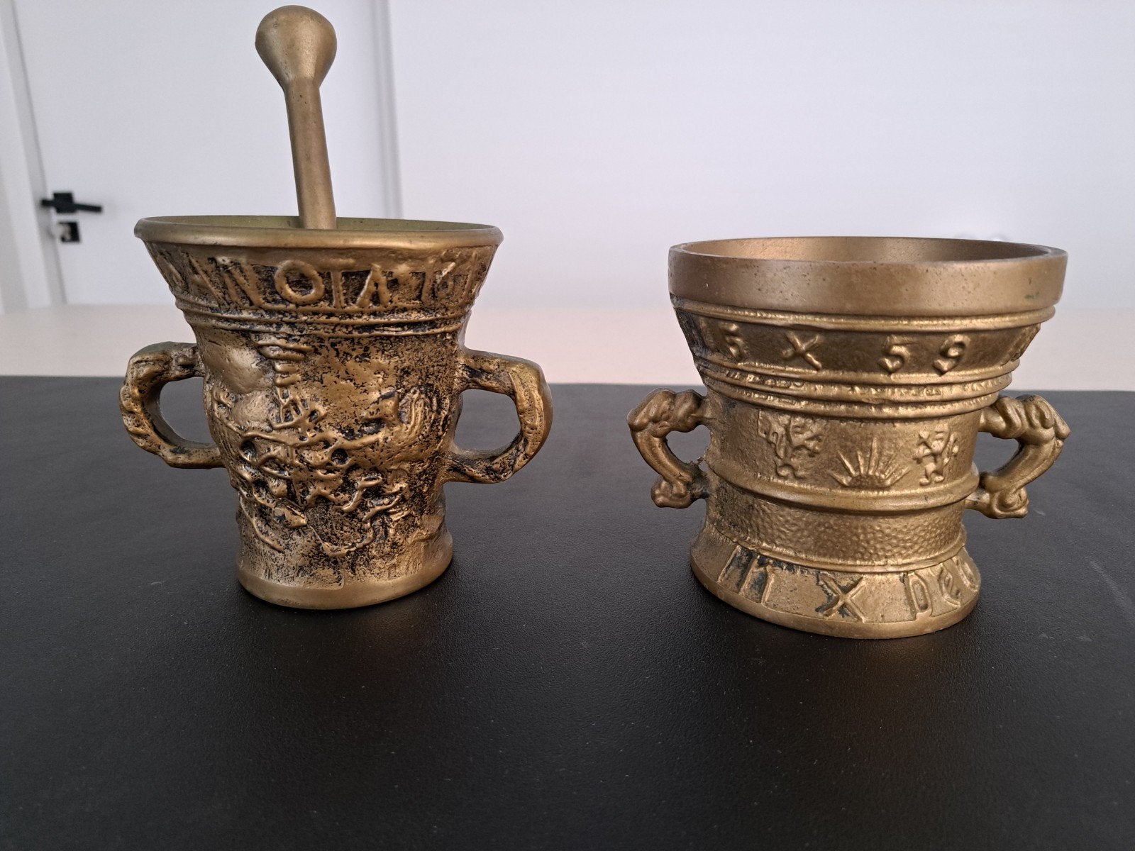 Antieke bronzen vijzel met stamper, set van 2, Ophalen of Verzenden