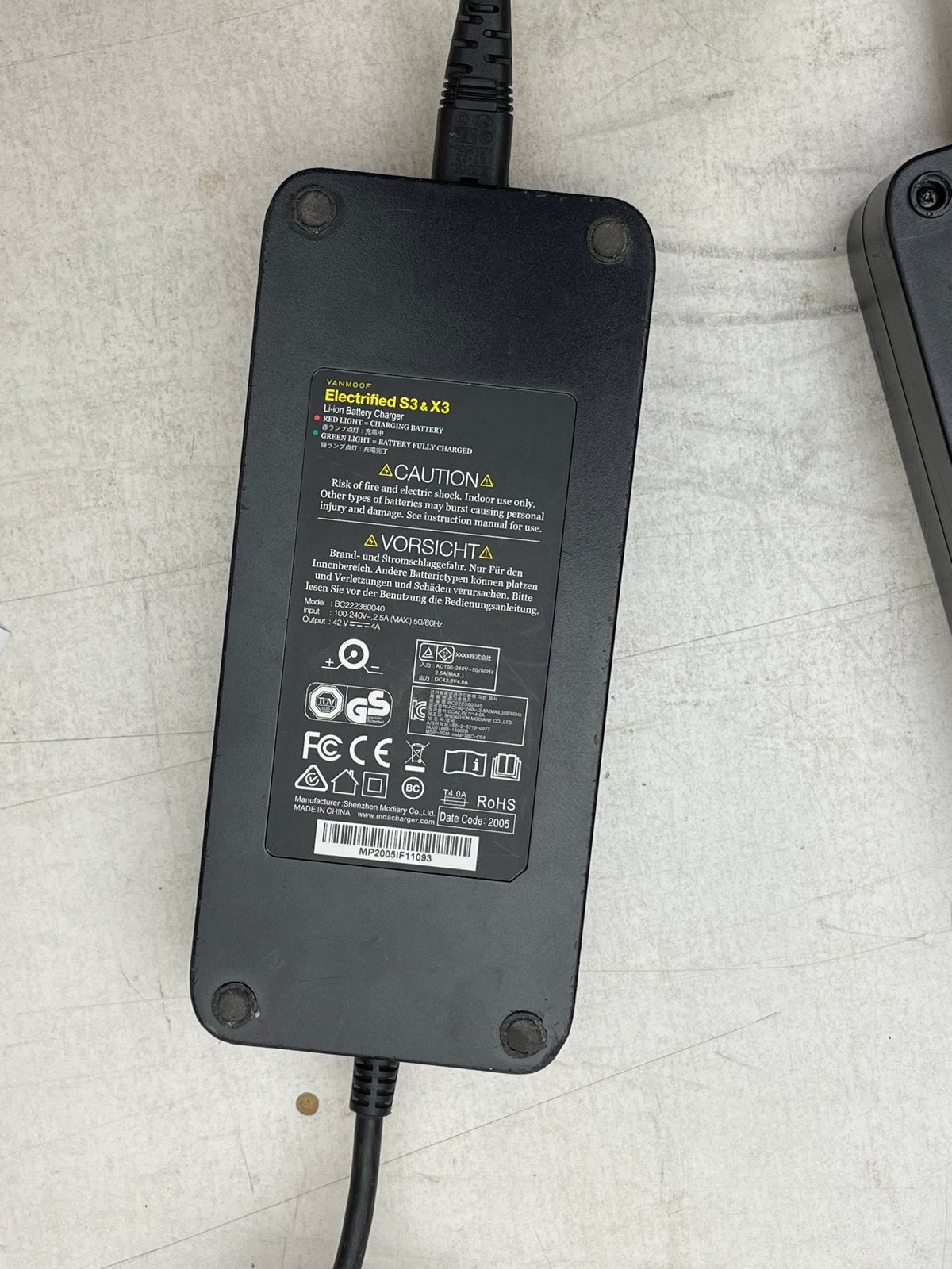 Foto 11 van 2x VanMoof Electrified S3 & X3 Li-ion Batterij Opladers