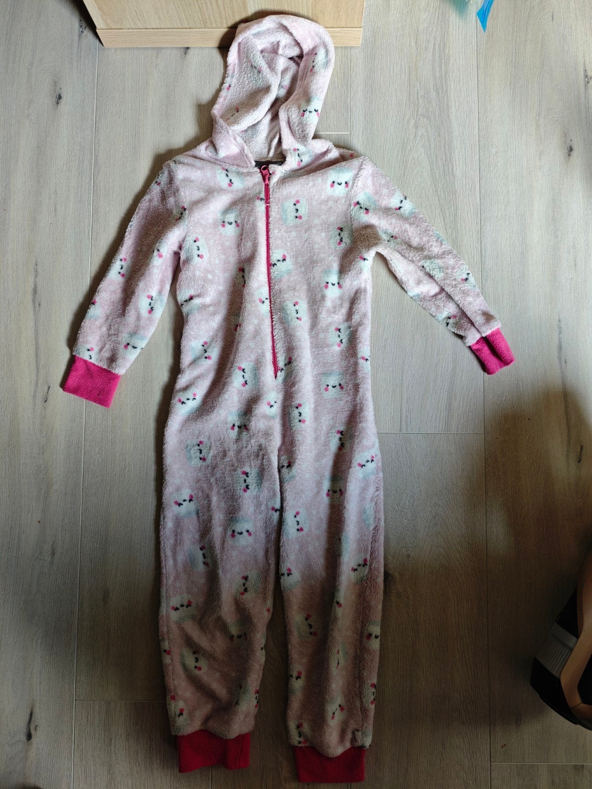 Roze Onesie met capuchon en wolkjesprint, Ophalen of Verzenden, Gebruikt, Meisje, Nacht- of Onderkleding