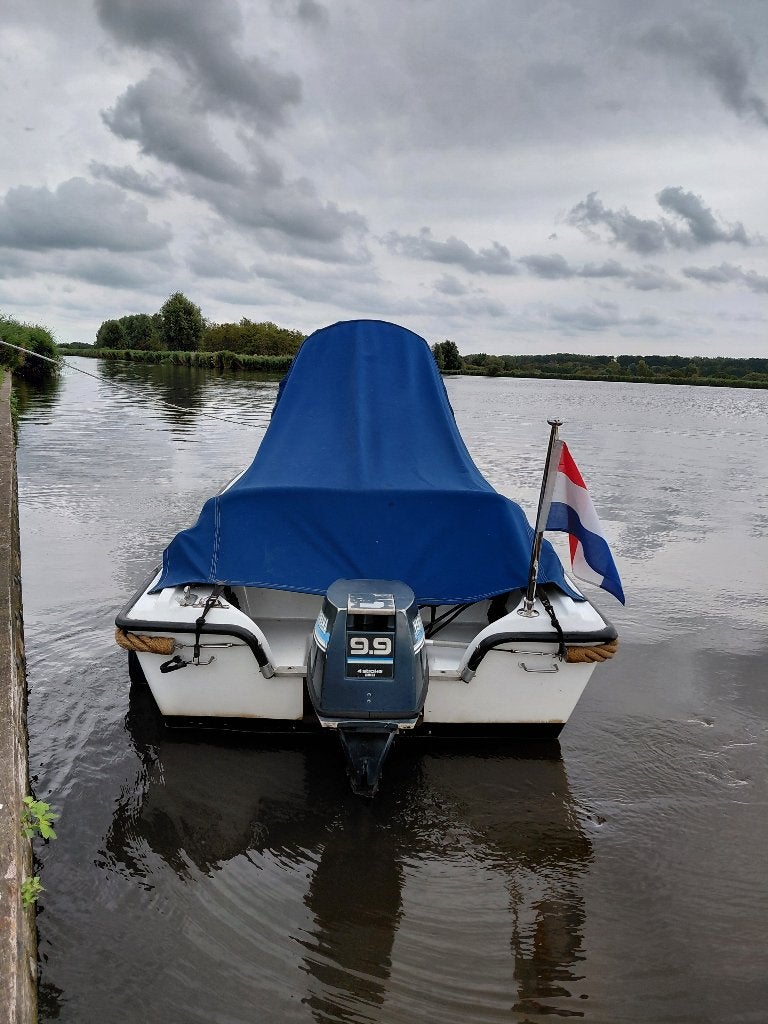 Leuk polyester sloepje / visboot, Consoleboot, 4 m, 10 pk, 40 cm