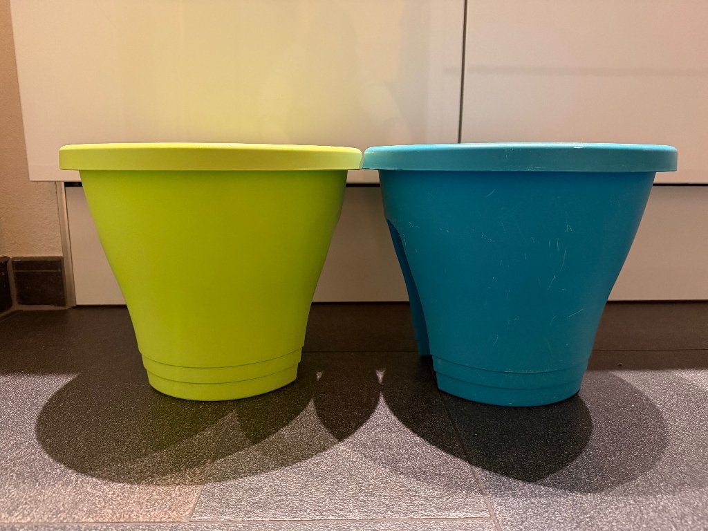 Twee Elho balkon bloempotten - lime groen en blauw, Ophalen, Kunststof, Gebruikt, Balkon