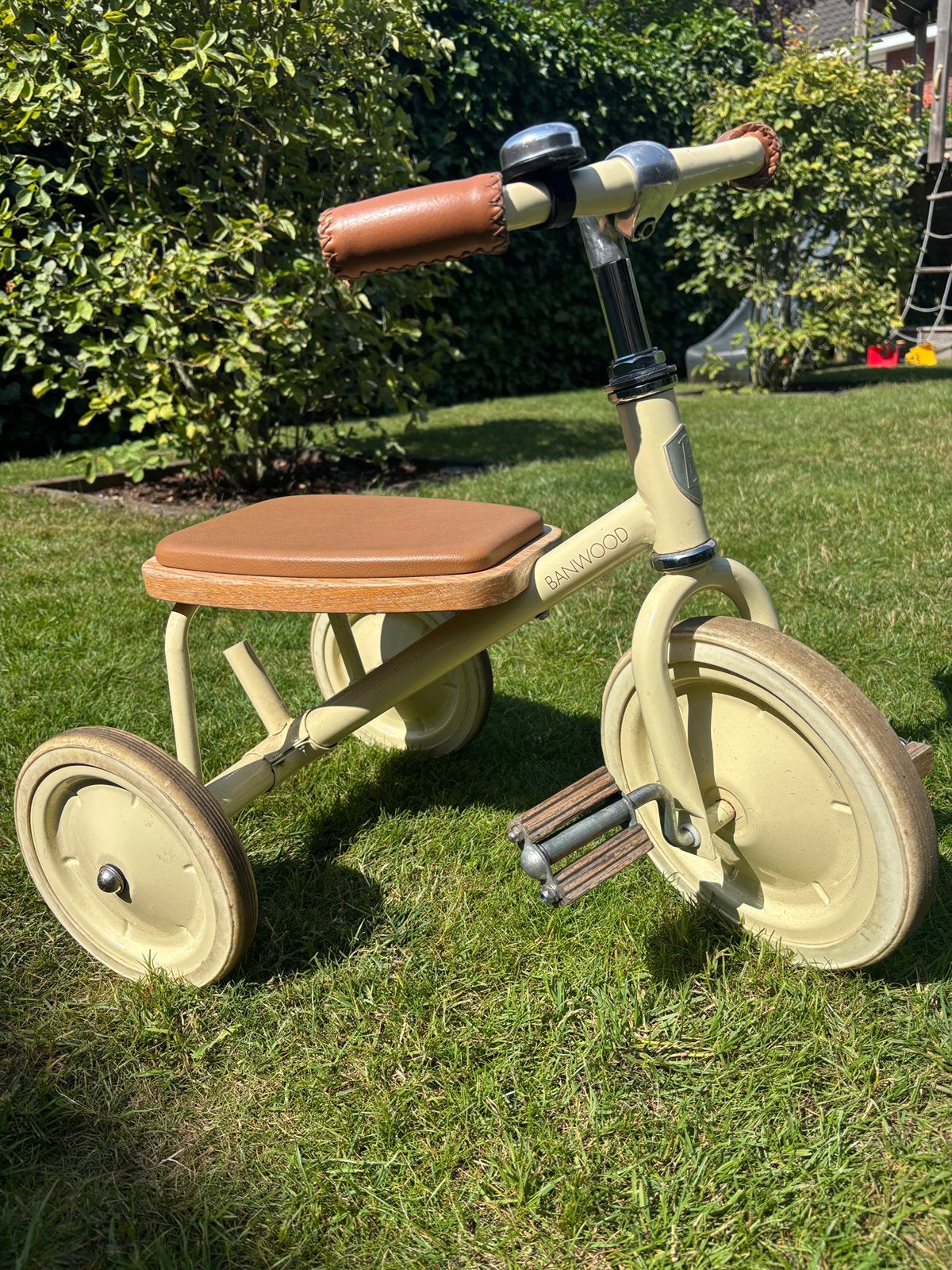 Banwood driewieler + stang, Ophalen, Gebruikt