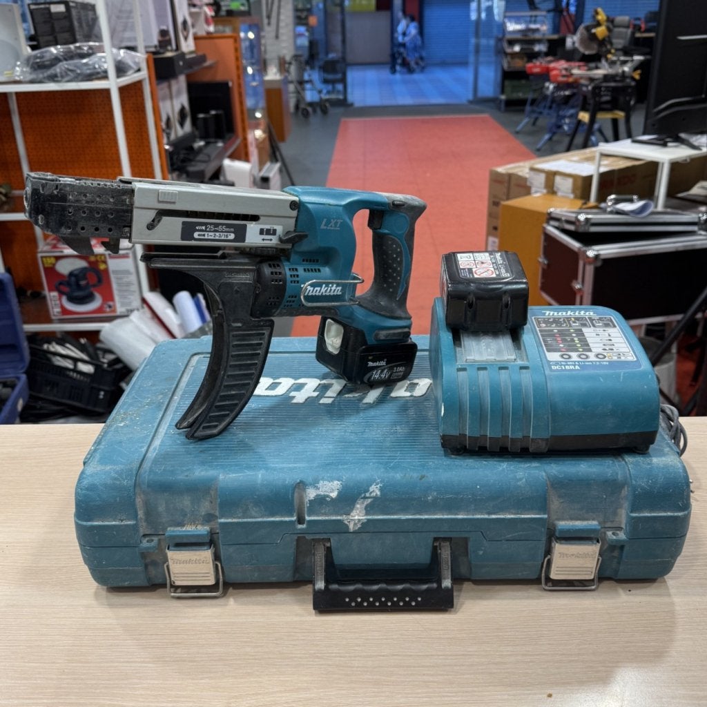 Makita bfr540 schroefautomaat 14.4V 2 accu's oplader, Doe-het-zelf en Verbouw, Gereedschap | Boormachines, Makita, Zo goed als nieuw