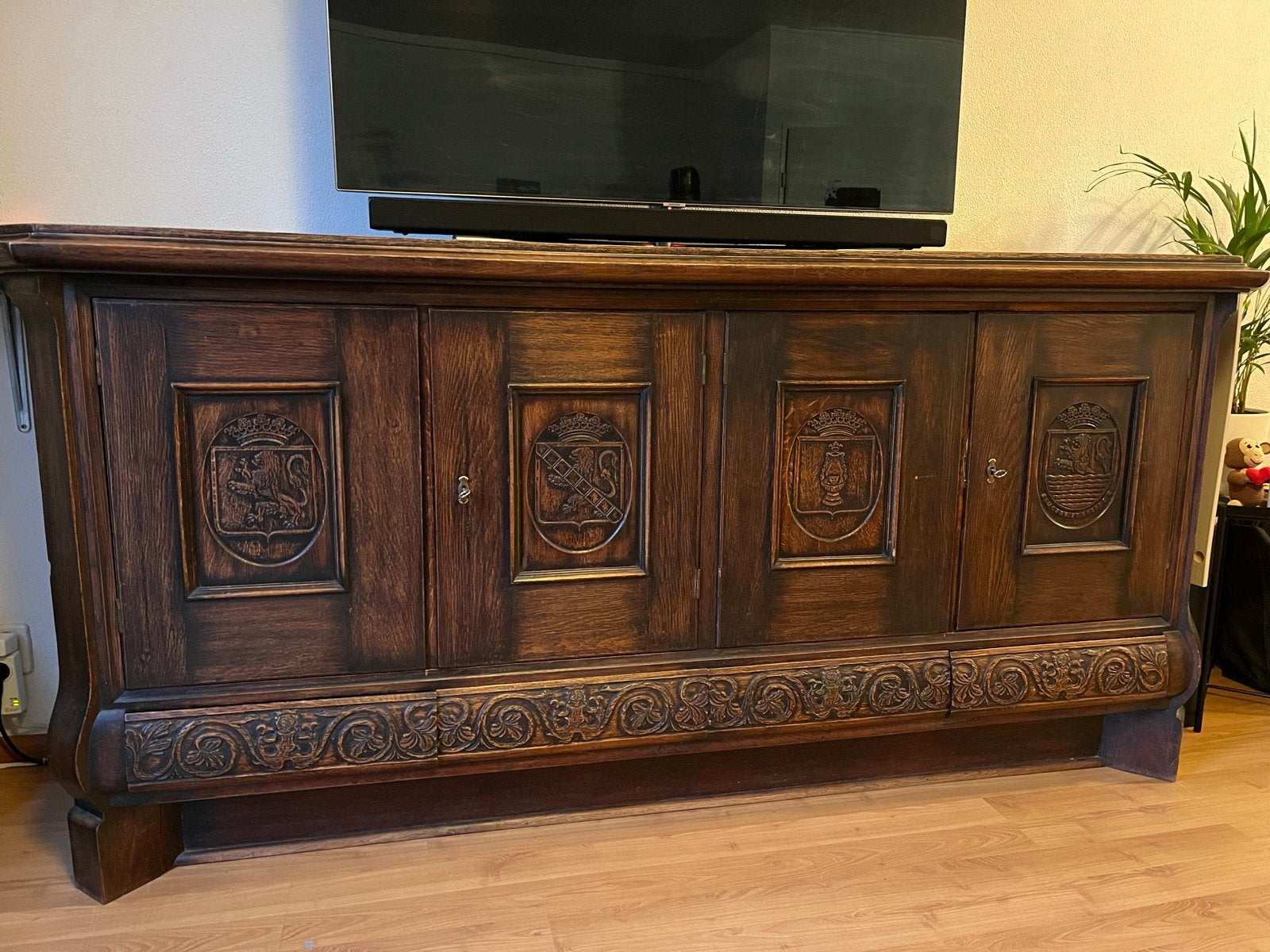 Robuust Antiek Dressoir met Zeeuwse Afbeeldingen, Antiek en Kunst, Antiek | Meubels | Kasten, Ophalen