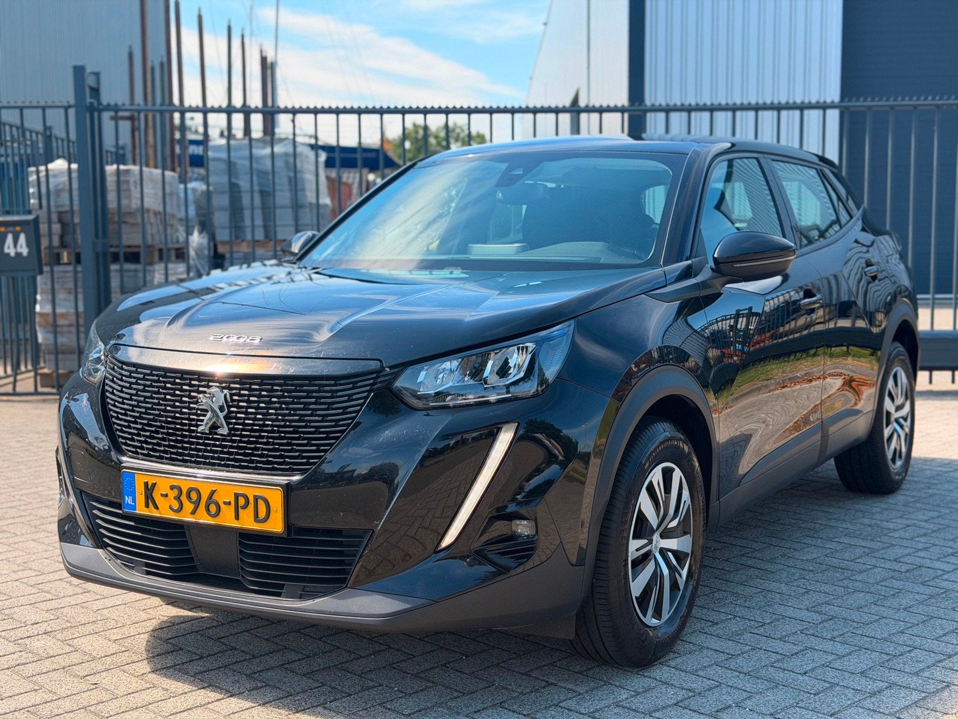 Peugeot 2008 1.5 BlueHDi Blue Lease Active Navi Clima Div Op, Auto's, Voorwielaandrijving, Gebruikt, Euro 6, 4 cilinders