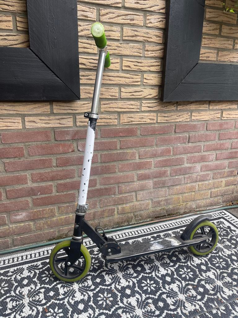 Stevige step met groene accenten - Gebruikt, Fietsen en Brommers, Steps, Ophalen, Gebruikt, Gewone step