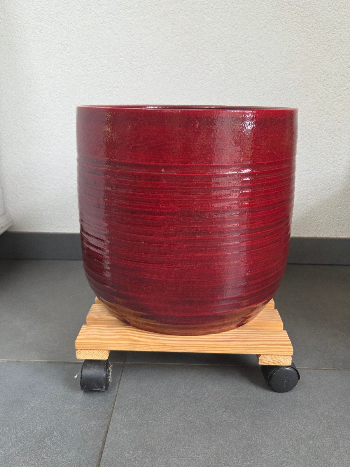 Twee grote bloempotten rood en geel 30 x 30, Ophalen, 40 cm of meer, Rond, Zo goed als nieuw