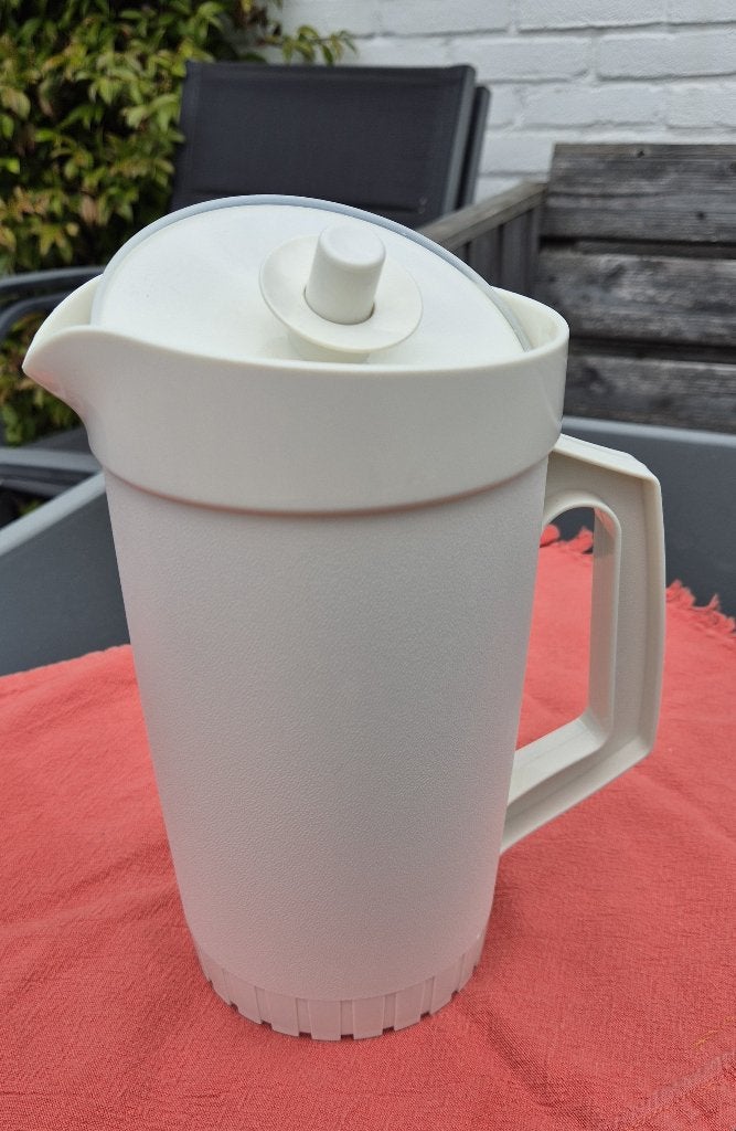 Retro Tupperware Schenkkan met Drukknopdeksel, 1200 ml, Wit, Beker of Kan, Ophalen of Verzenden