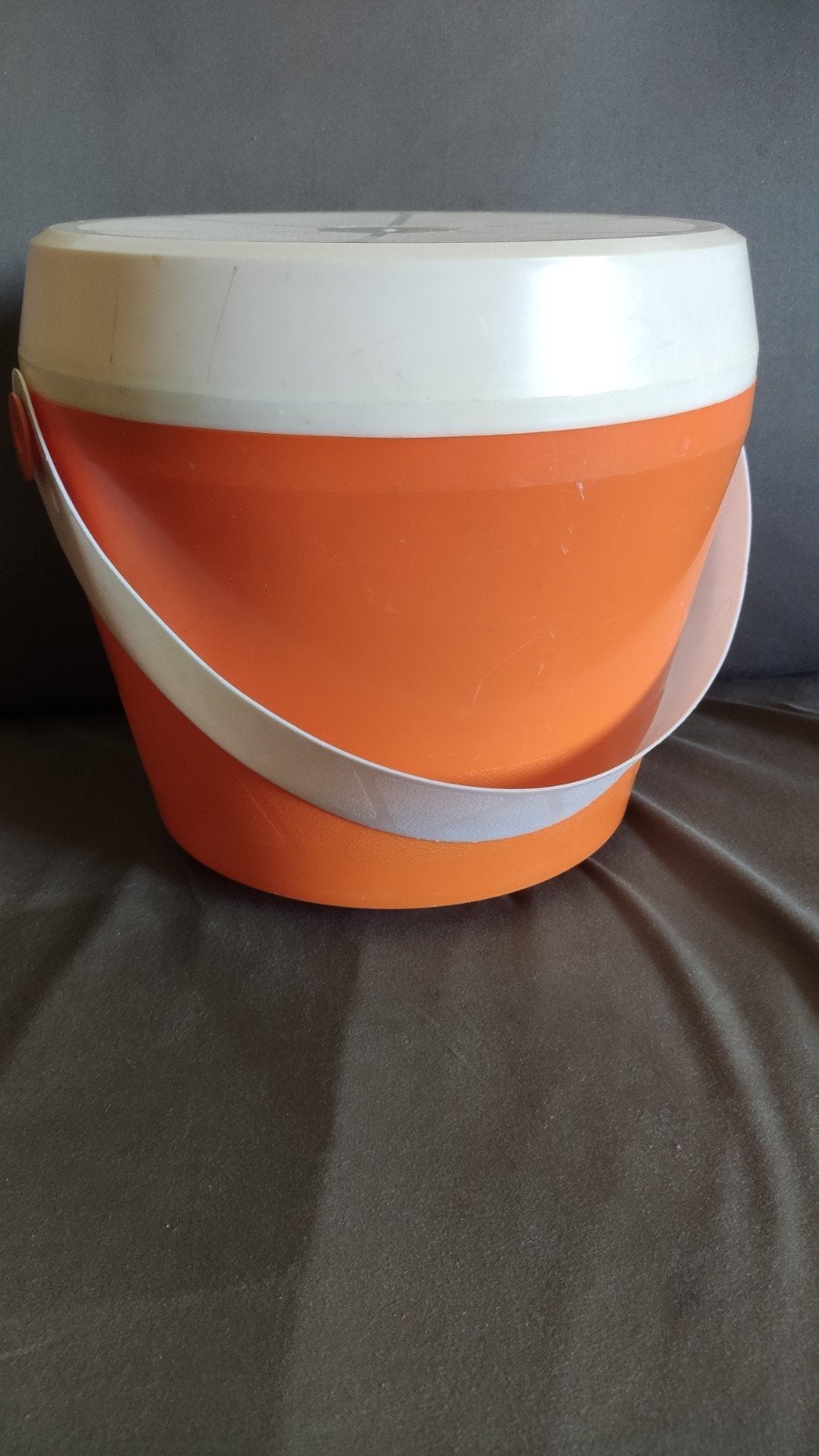 Vintage  Emmer Oranje/Wit met Deksel en Handvat, Ophalen of Verzenden, Gebruikt, Wit, Schaal