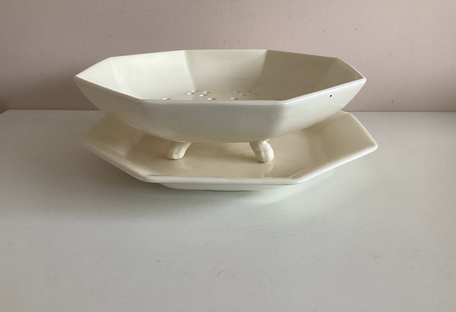 Creme aardewerk fruittest van Societe Ceramique Maastricht, Antiek en Kunst, Ophalen of Verzenden