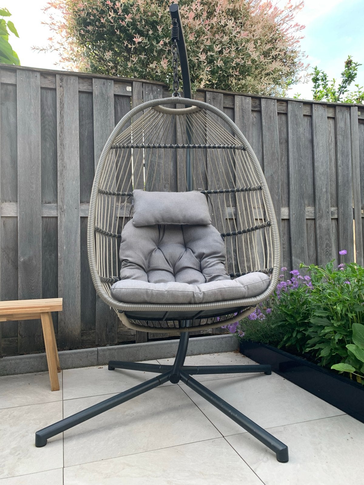 Intratuin hangstoel met standaard en kussen, Tuin en Terras, Ophalen, Zo goed als nieuw, Wicker