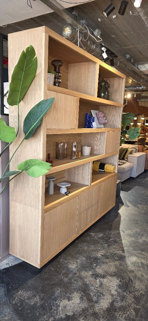 Opbergkast | Vakkenkast Eikenhout – Naturel eiken SHOWMODEL, Eikenhout, Met deur(en), 200 cm of meer, Bornsestraat 31