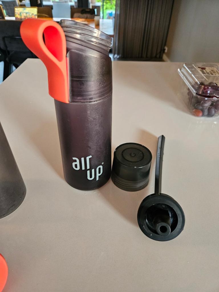 Air Up drinkfles met dop en rietje - Zwart, Sport en Fitness, Bidons, Ophalen of Verzenden, Gebruikt