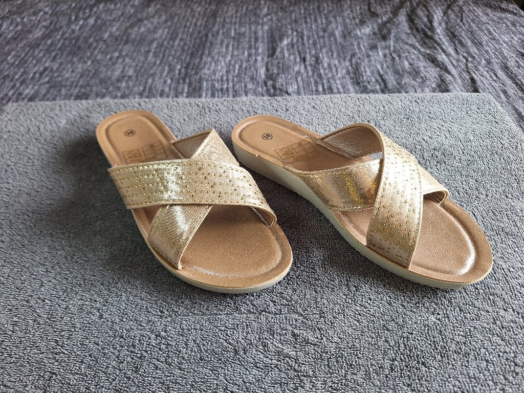Dames slippers goud maat 39, Slippers, Overige kleuren, Ophalen of Verzenden, Zo goed als nieuw