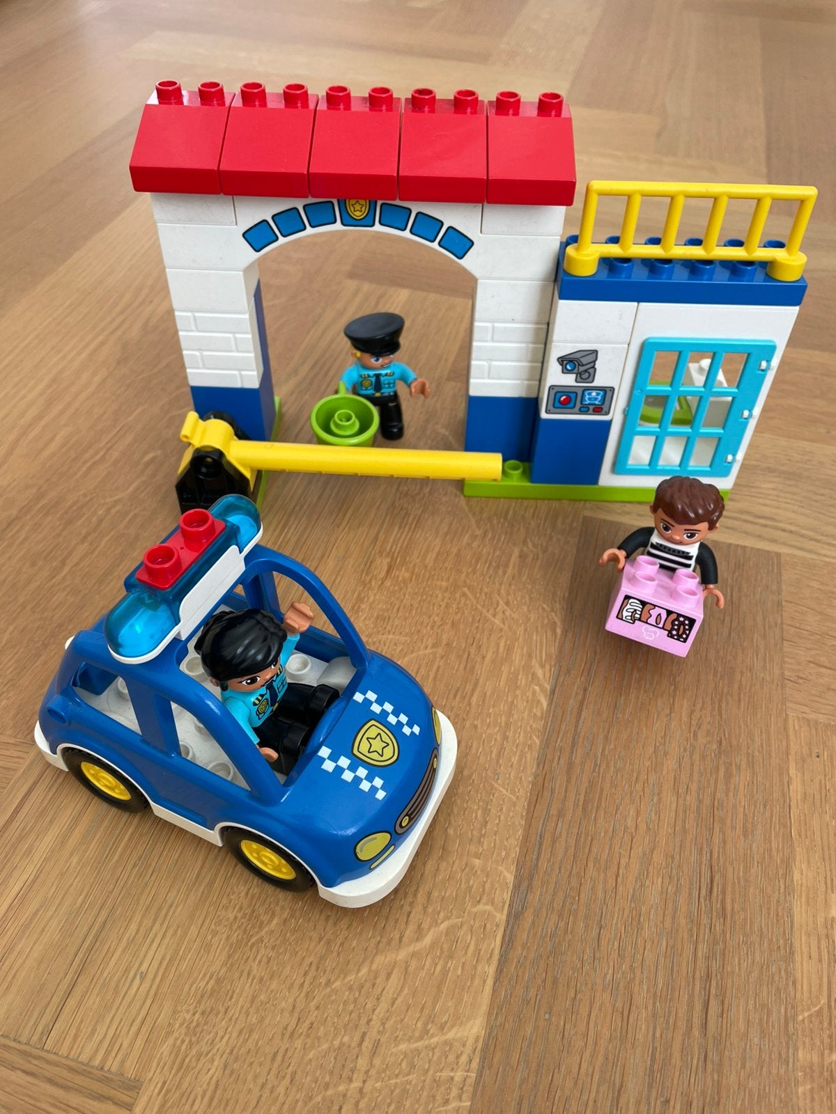LEGO Duplo 10902 Politiebureau, Kinderen en Baby's, Gebruikt, Ophalen of Verzenden, Compleet, Duplo