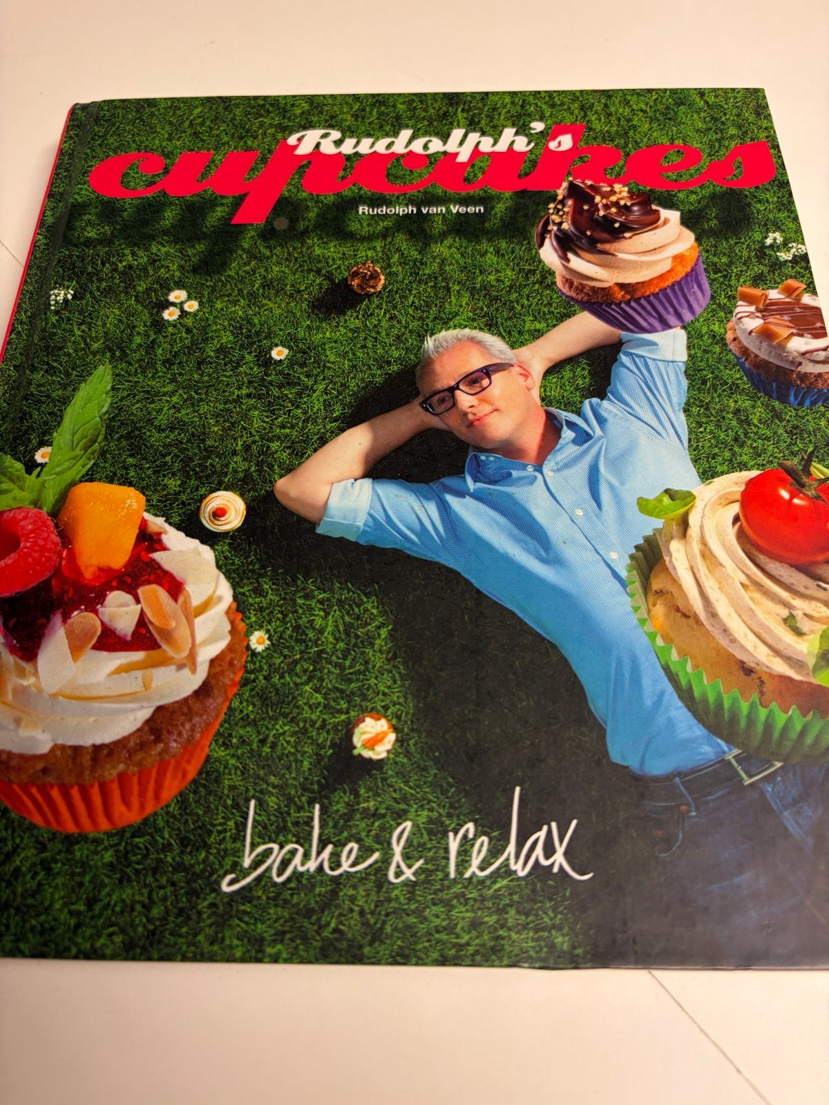 Rudolph's Cupcakes: Bake & Relax - Rudolph van Veen, Boeken, Ophalen of Verzenden, Zo goed als nieuw, Taart, Gebak en Desserts