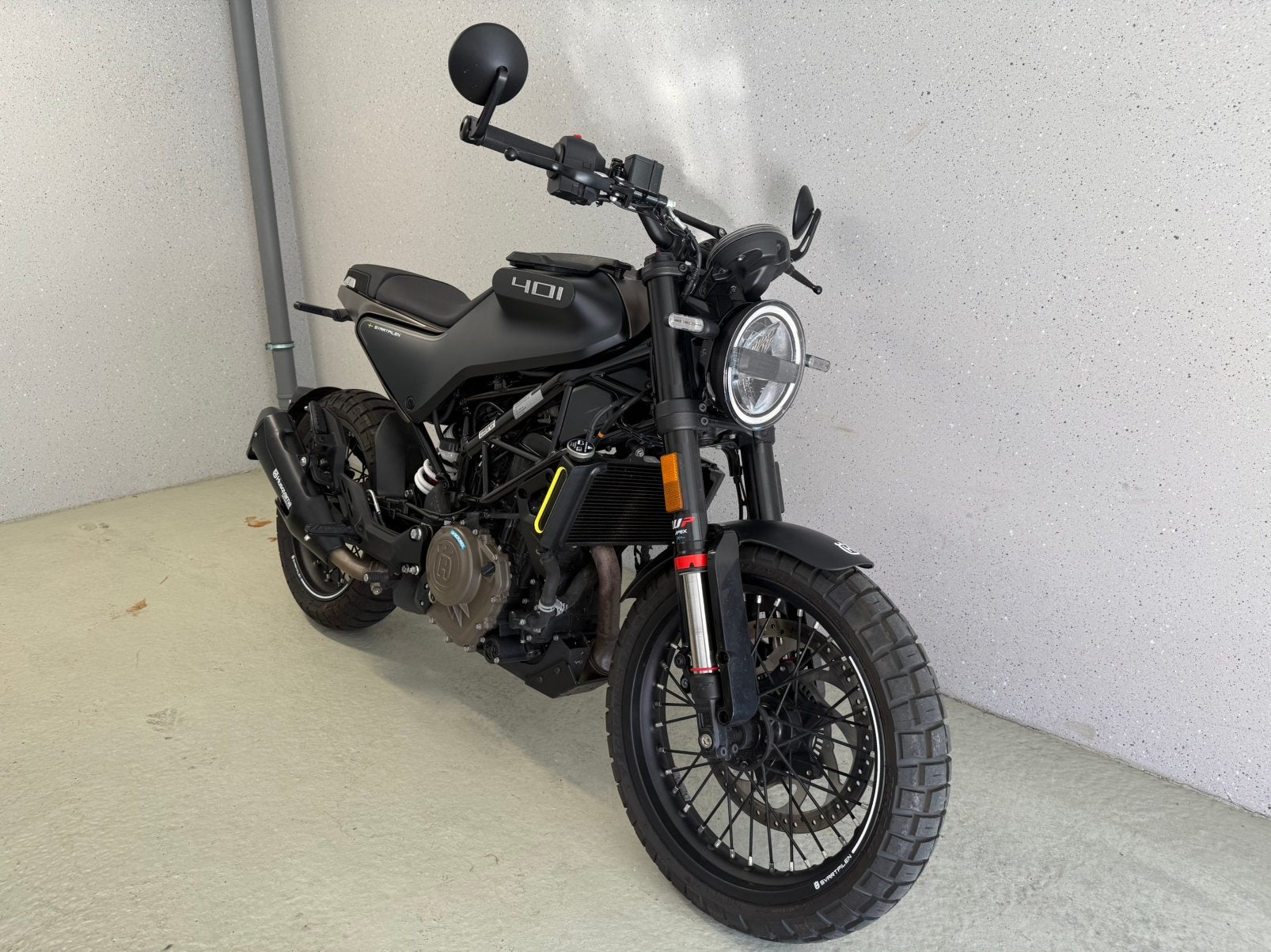 Husqvarna 401 Svartpilen 2024 QuickShifter | ABS in Topstaat, Motoren, Nieuw, Bedrijf, 373 cc, ABS