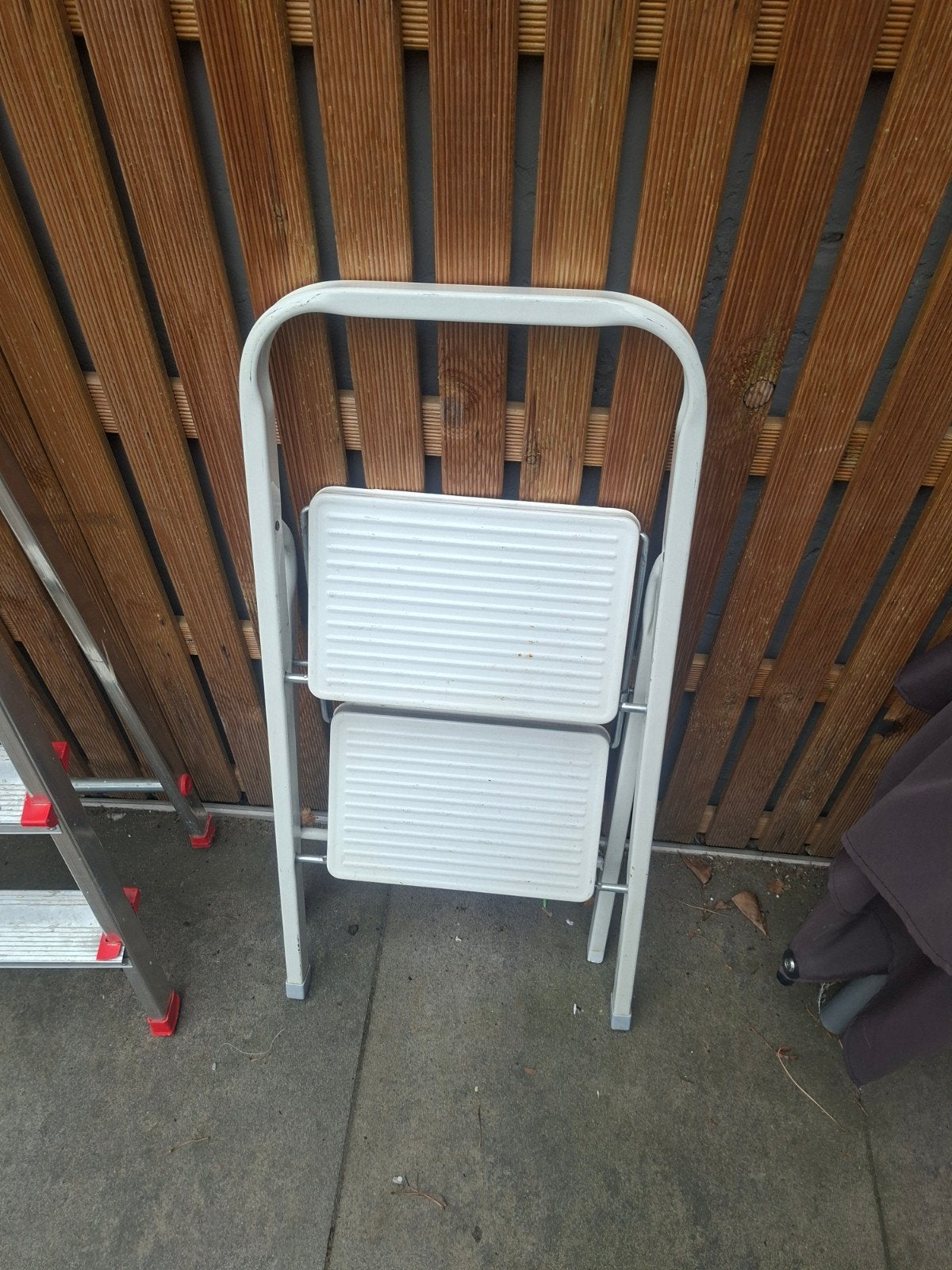 Handige opvouwbare trap met 2 treden, Ophalen of Verzenden, Gebruikt, Minder dan 2 meter