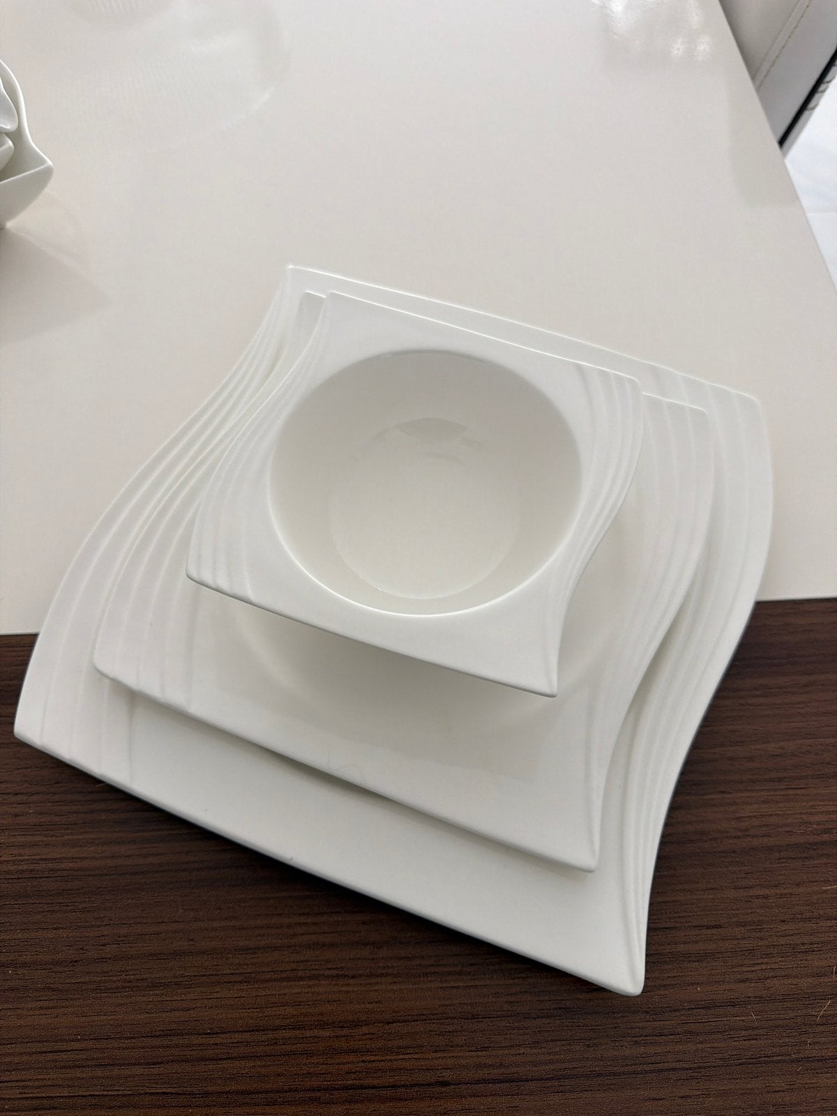 12 persoons - Modern Wit Servies Set - Borden en Kommen, Ophalen of Verzenden, Zo goed als nieuw, Porselein, Bord(en)
