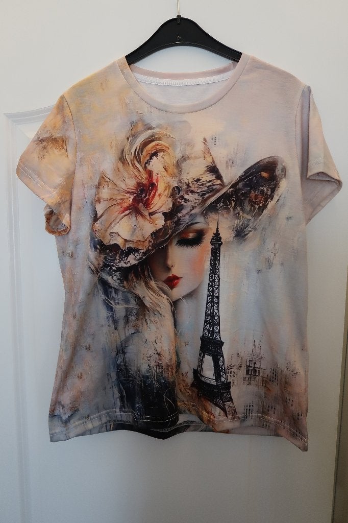 Shirt maat L met de Eiffeltoren en een mevrouw nieuw, Ophalen of Verzenden, Nieuw, Maat 42/44 (L), Korte mouw