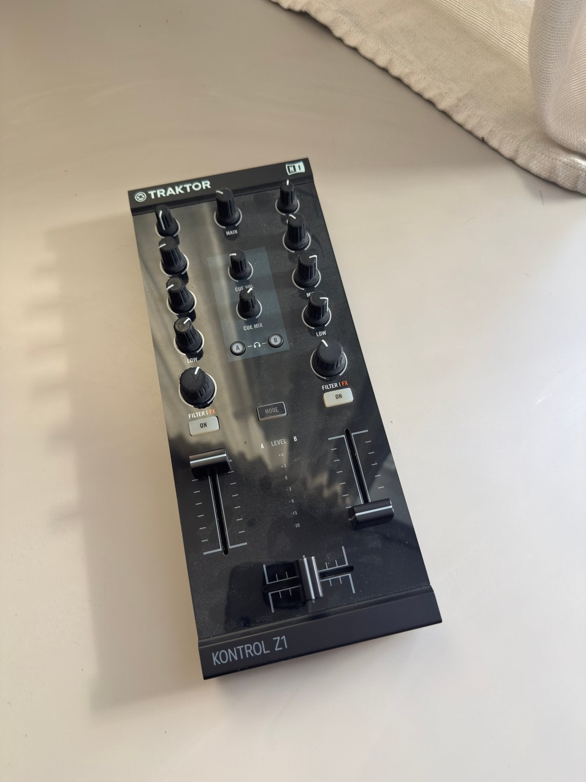 Native Instruments Traktor Kontrol Z1 | Digital DJ Mixer, Ophalen of Verzenden, Gebruikt