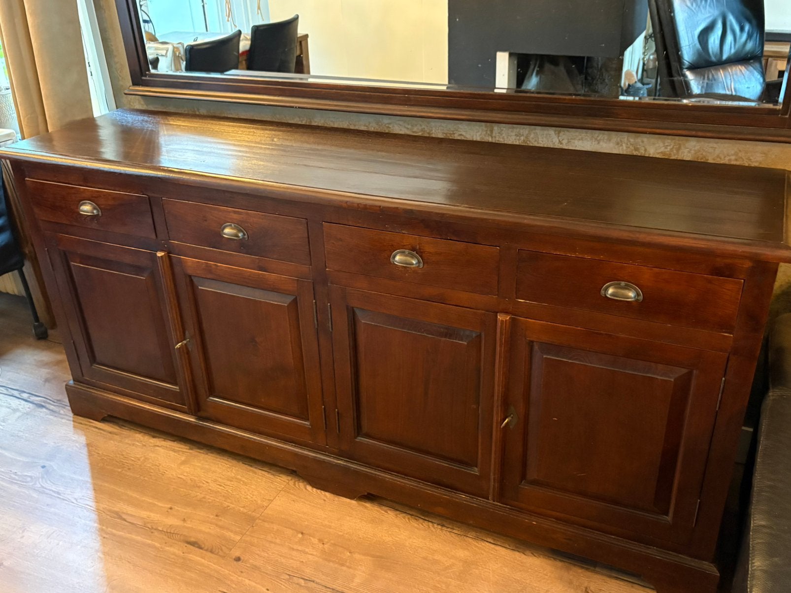 Te koop massief teakhouten dressoir, koloniaal kleur., Ophalen, Gebruikt, Kersenhout, Met deur(en)