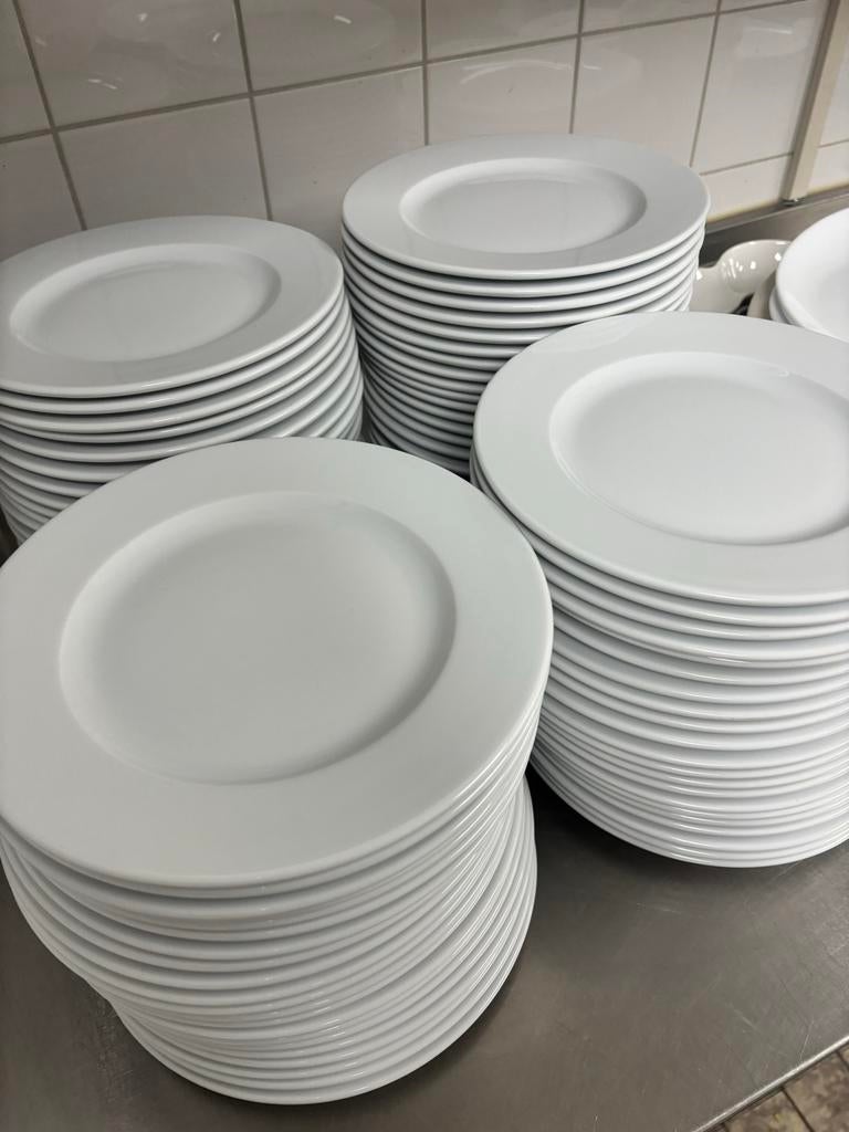 90 dinerborden Lubiana, wit, 24 cm, Gebruikt, Ophalen of Verzenden, Bord(en), Effen