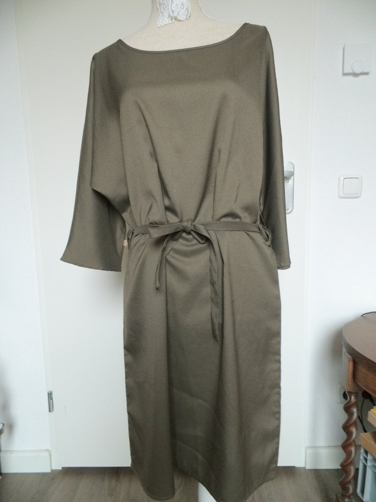 Jurk van Zusss maat M/L, Kleding | Dames, Jurken, Maat 38/40 (M), Ophalen of Verzenden, Zo goed als nieuw, Knielengte
