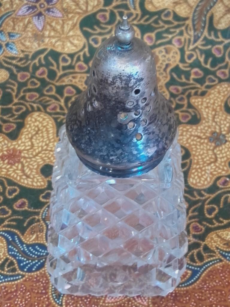 Mooie antieke Engelse strooier van kristal en silverplate., Antiek en Kunst, Ophalen of Verzenden