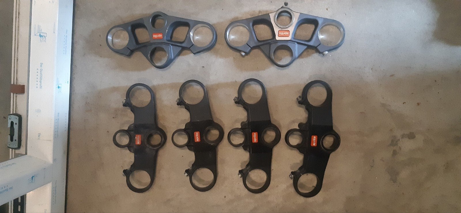 Aprilia rsv tuono kroonplaat as voetstep hieltjes set, Motoren, Accessoires | Overige, Ophalen of Verzenden