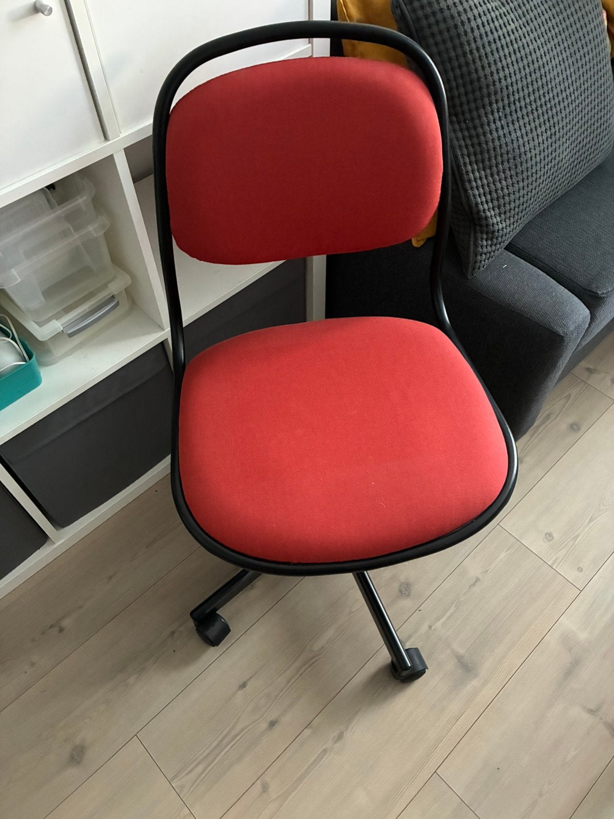 Kinder bureaustoel a la orfjall van ikea, Ophalen, Zo goed als nieuw, Rood, Bureaustoel