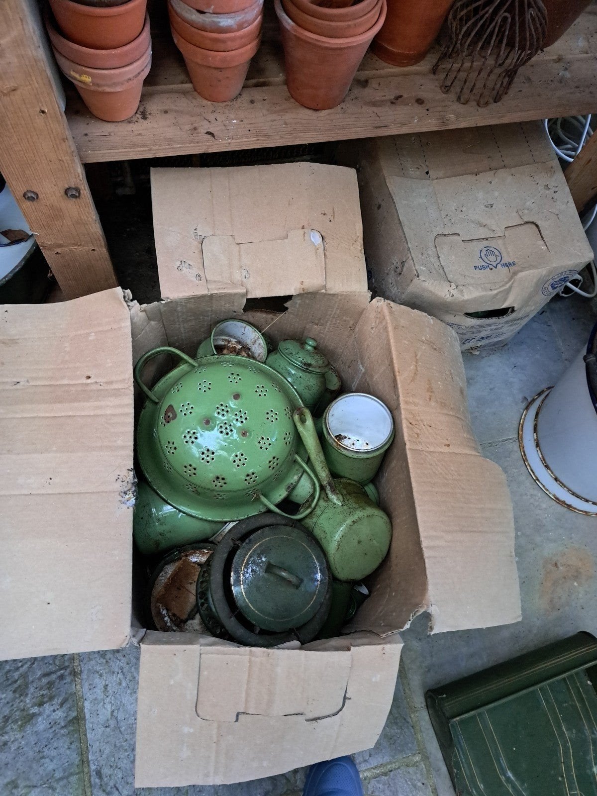 Groen emaille, Ophalen