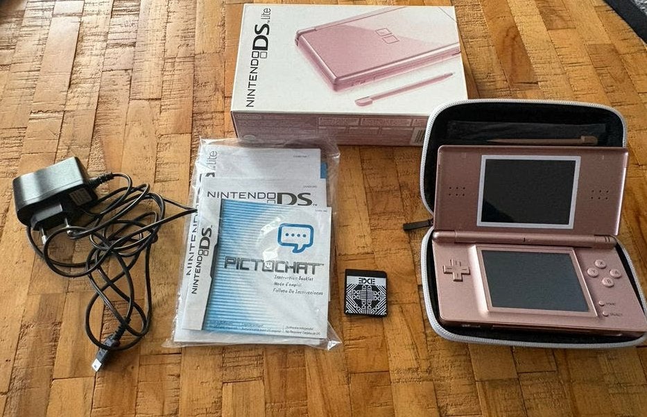 Nintendo DS Lite en accessoires, Spelcomputers en Games, Verzenden, Zo goed als nieuw, Roze, DS Lite