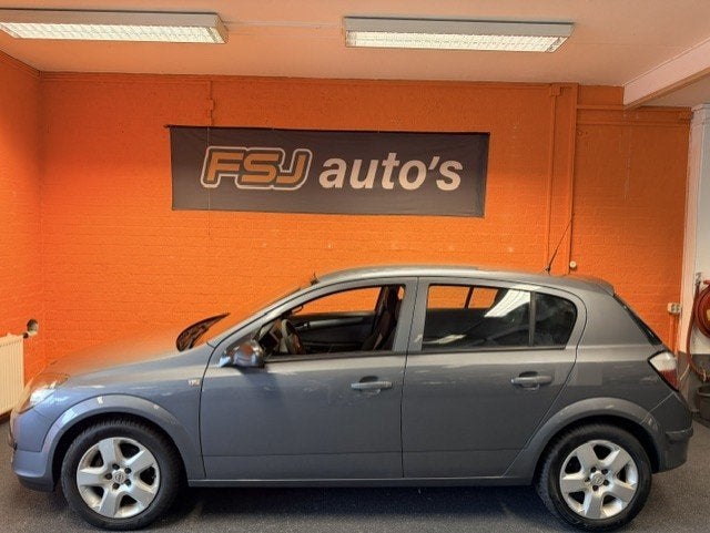 Opel Astra 1.4 / 90PK / 5 DEURS / ESSENTIA / AIRCO!, Auto's, Voorwielaandrijving, Stof, Gebruikt, Blauw