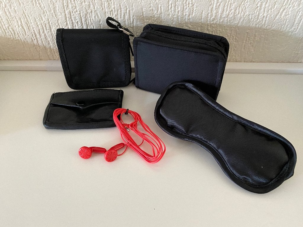 Reisset o/a naaiset, beurs, oogmasker., Ophalen of Verzenden, Zo goed als nieuw, Overige typen