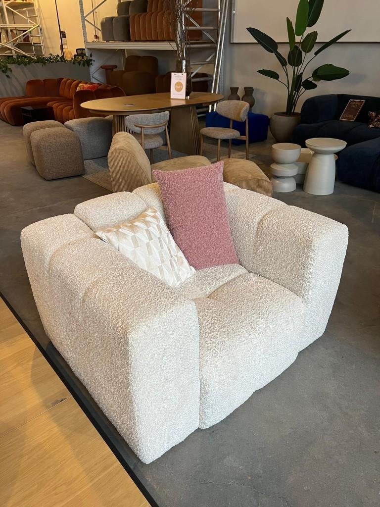 VERHUISSALE: Bouclé Fauteuil €200,-, Info@dutchtribes.com, 100 tot 125 cm, Nieuw, Ophalen of Verzenden