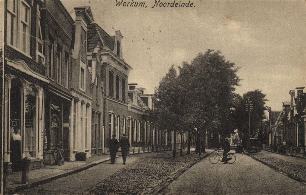 Workum, Noordeinde. - volk fiets - 1925 gelopen, Ophalen of Verzenden, 1920 tot 1940, Gelopen, Friesland