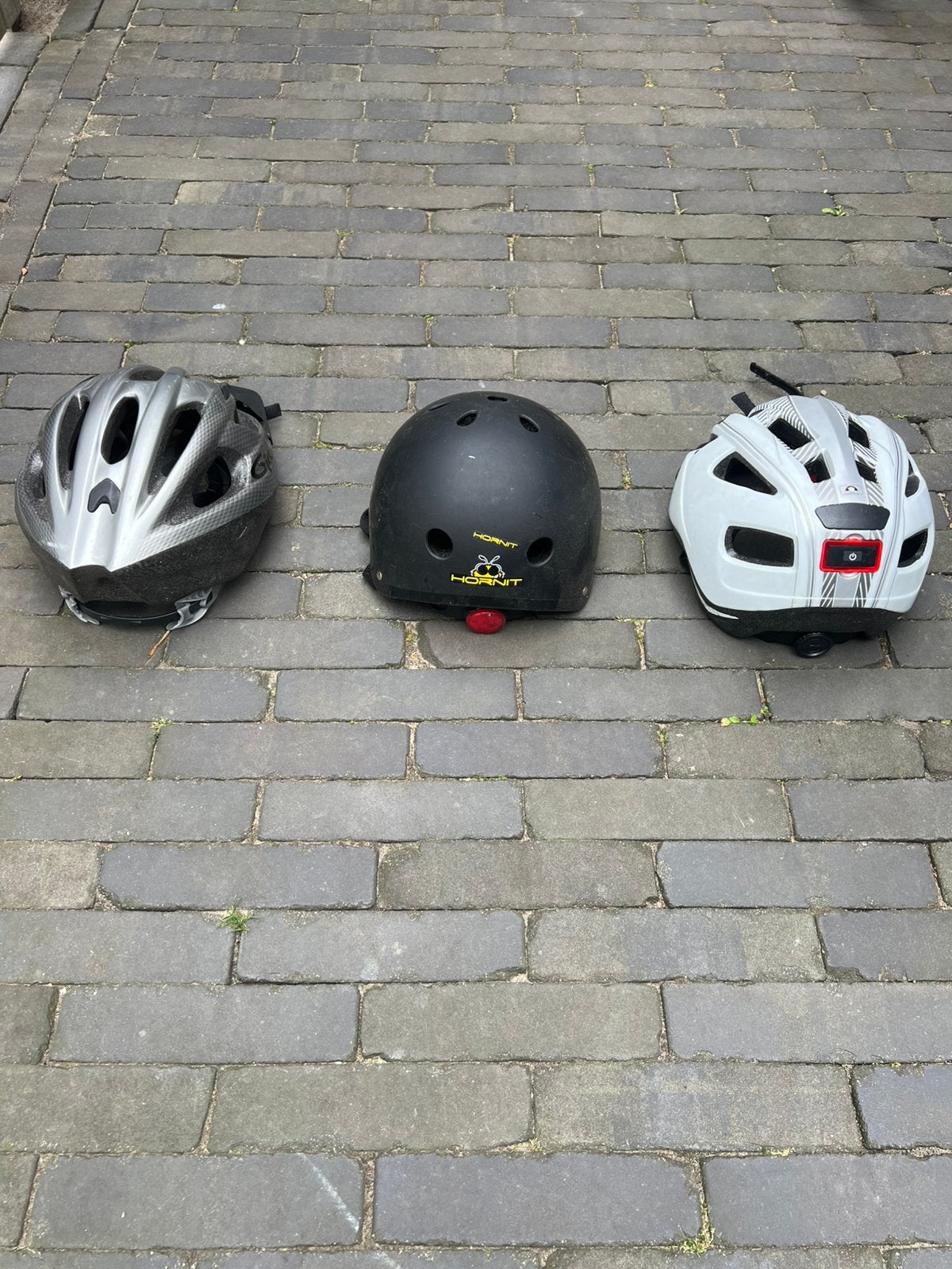 3 fietshelmen, 1 vokwassen, 2 kinder, Ophalen, Gebruikt, Overige maten