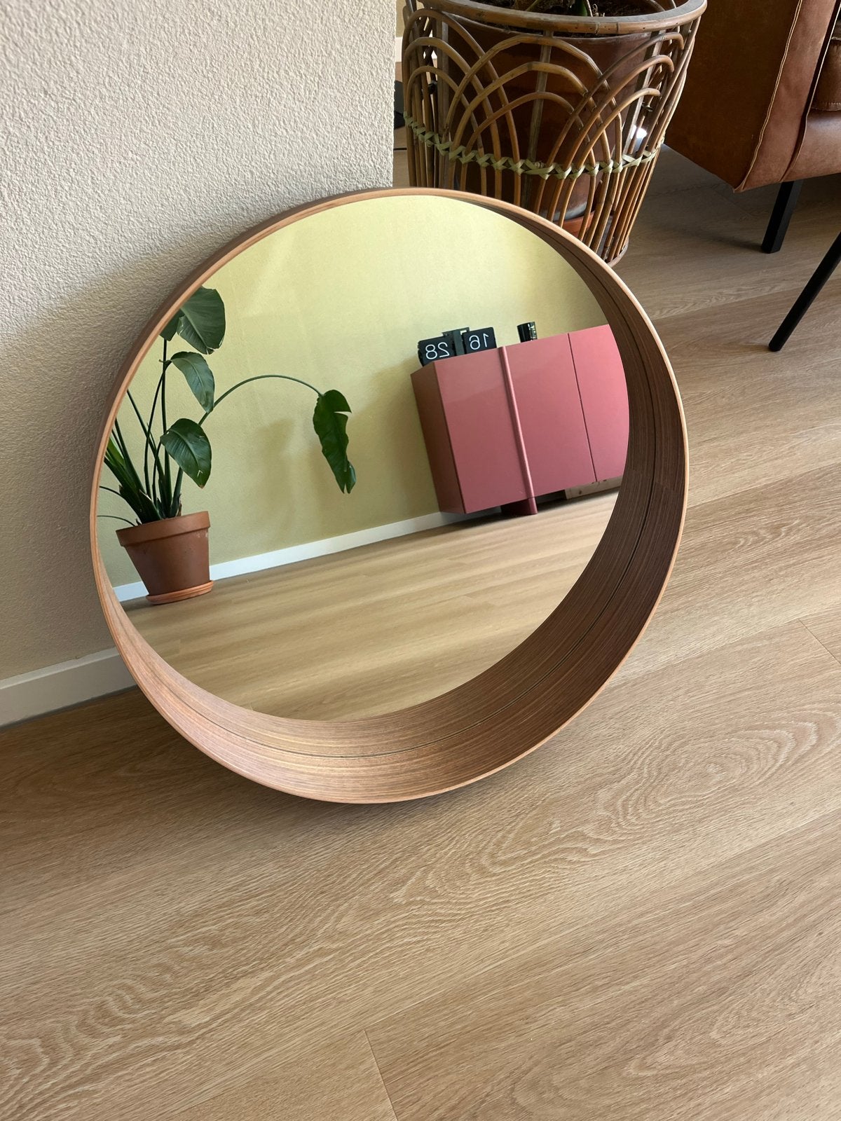 Ikea Stockholm spiegel walnootfineer frame, Huis en Inrichting, Woonaccessoires | Spiegels, Ophalen, Gebruikt, Rond, Minder dan 100 cm