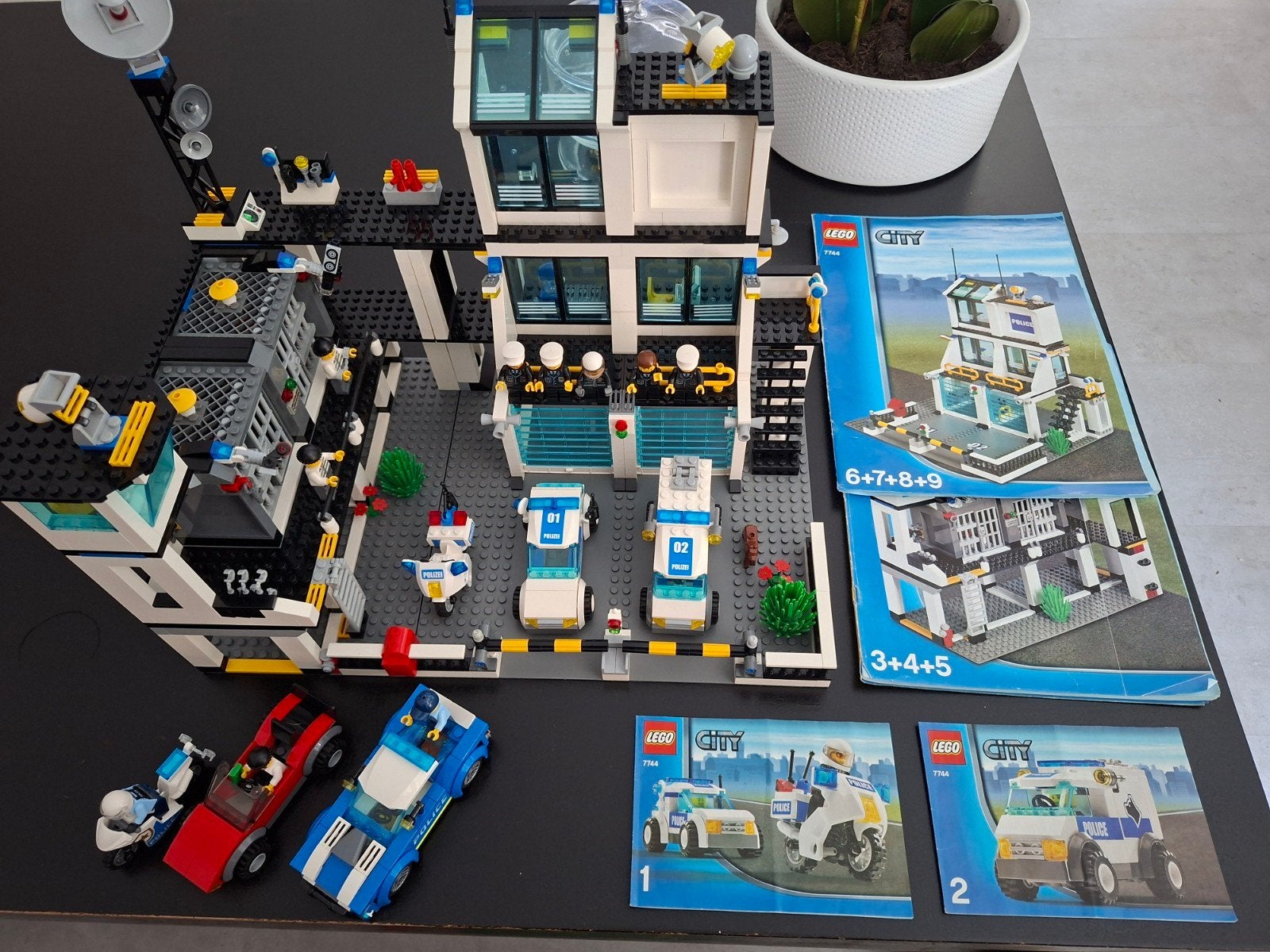 Lego City 7744 Politiebureau - Complete set met instructies, Compleet, Lego, Ophalen of Verzenden, Complete set
