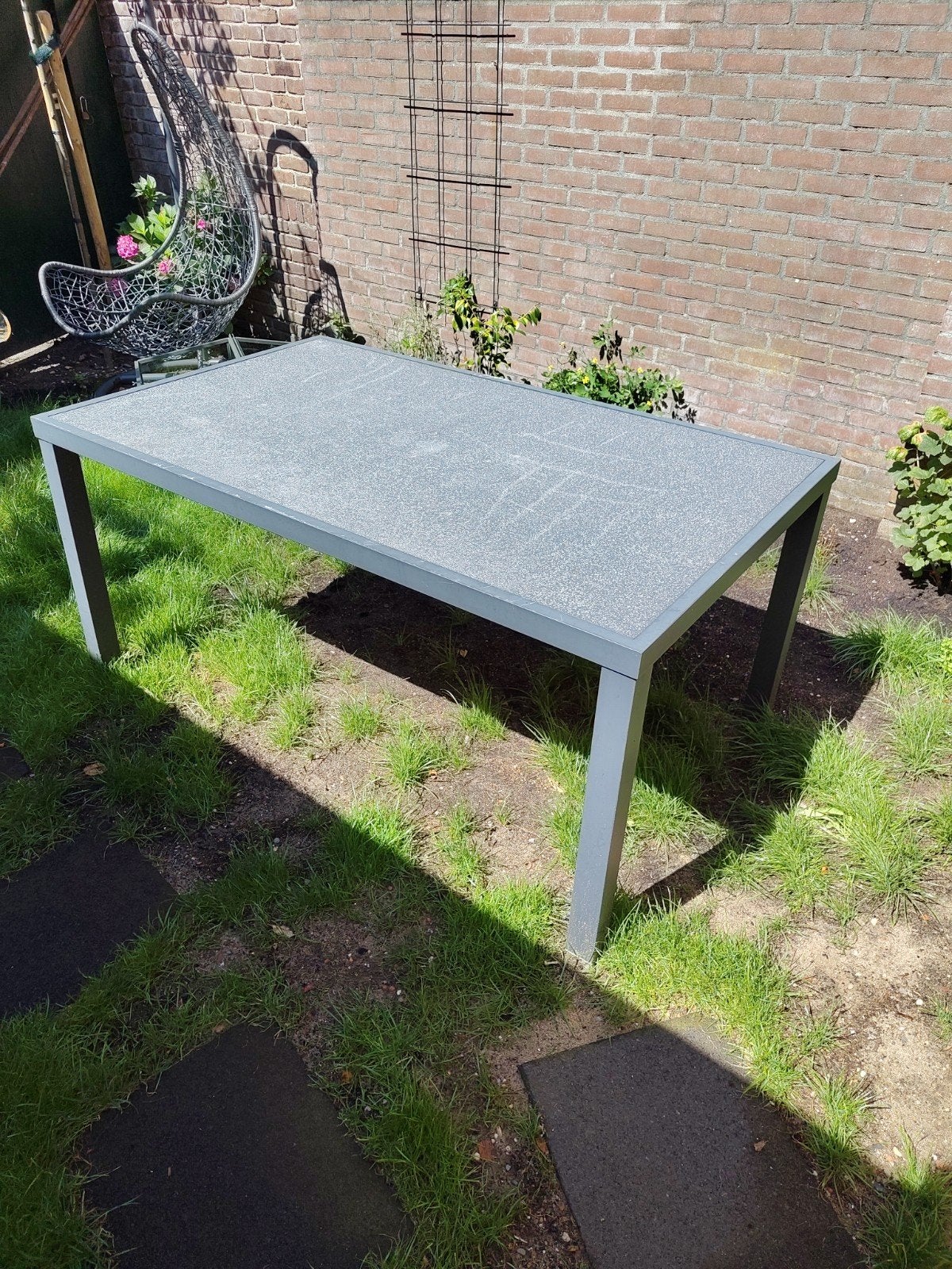 Grijze tuintafel, stevig, te ruilen voor tuinplant, Tuin en Terras, Tuintafels, Gebruikt, Rechthoekig, Metaal, Ophalen