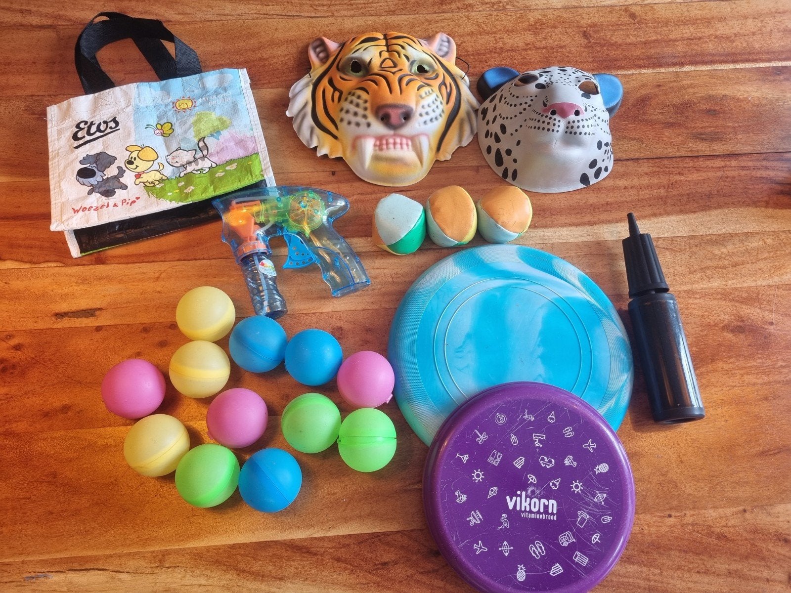 Speelgoedpakket: waterballonnen, frisbee, masker, jongleerb, Ophalen of Verzenden, Gebruikt
