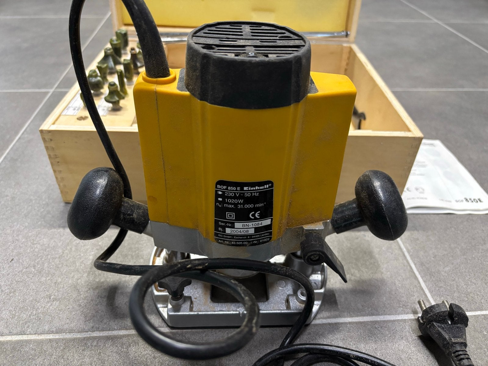 Einhell BOF 850 E Bovenfrees met accessoires, Doe-het-zelf en Verbouw, Gereedschap | Freesmachines, Ophalen of Verzenden, Gebruikt