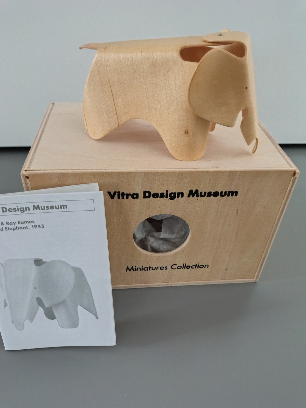 Vitra Eames Olifant Miniatuur Plywood - Design Klassieker, Ophalen of Verzenden