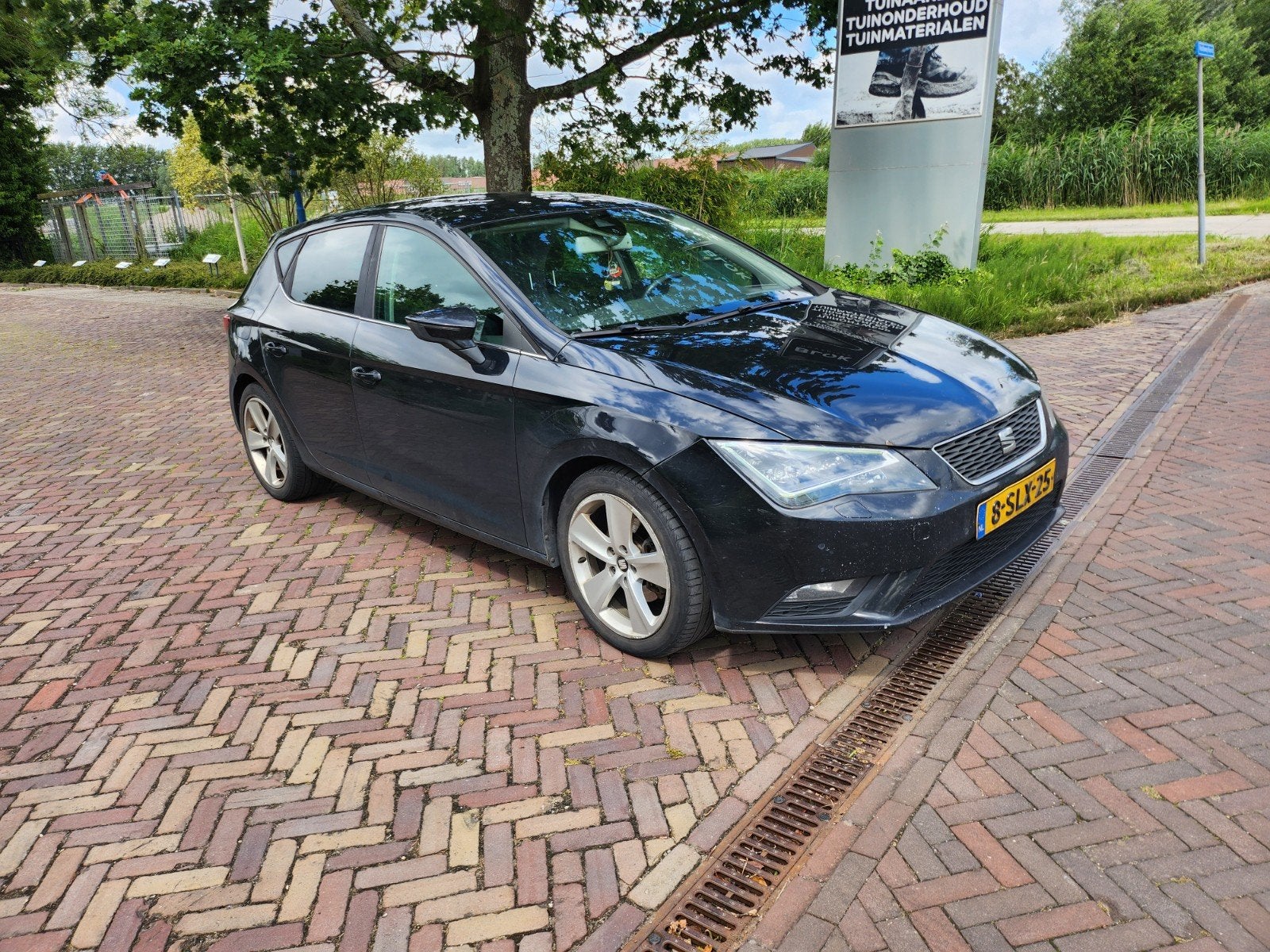 Seat Leon 1.6 TDI 81KW/110PK 2013 Zwart, Voorwielaandrijving, Parkeersensor, Zwart, 4 cilinders