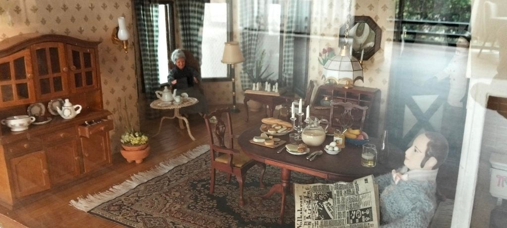 Foto 5 van Wie geeft dit Victoriaans poppenhuis een tweede leven?