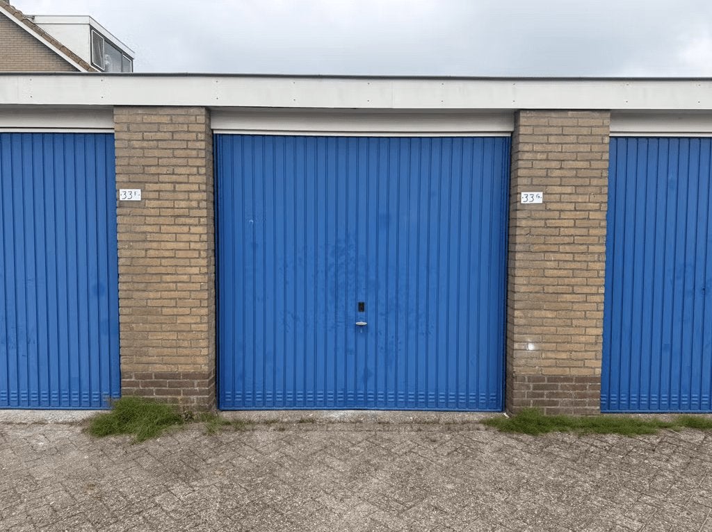 Garagebox te koop Purmerend (verhuurd: € 3.000,- p/j)!, Huizen en Kamers, Noord-Holland