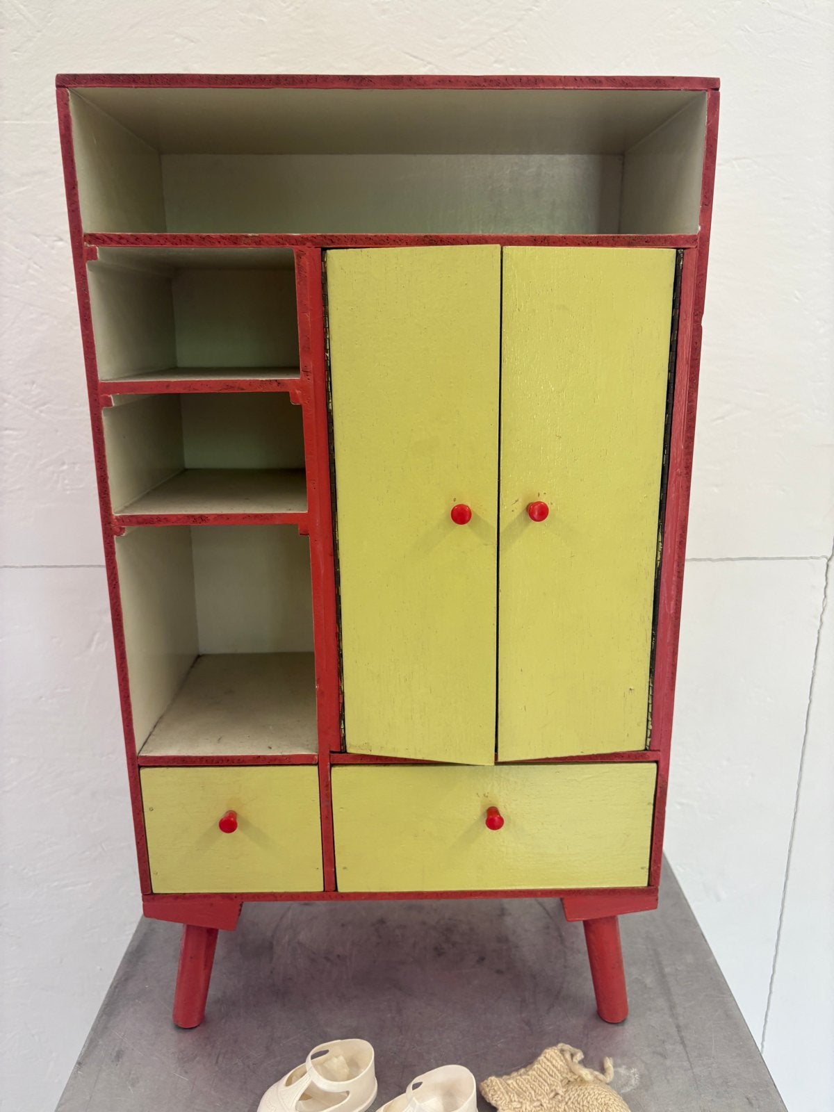 Vintage Poppenkast Kledingkast met Accessoires, Ophalen of Verzenden, Gebruikt, Poppenhuis